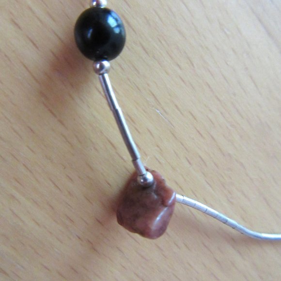 Stretch agate and liquid silver stone & onyx bracelets - set of 2 - Picture 7 of 8